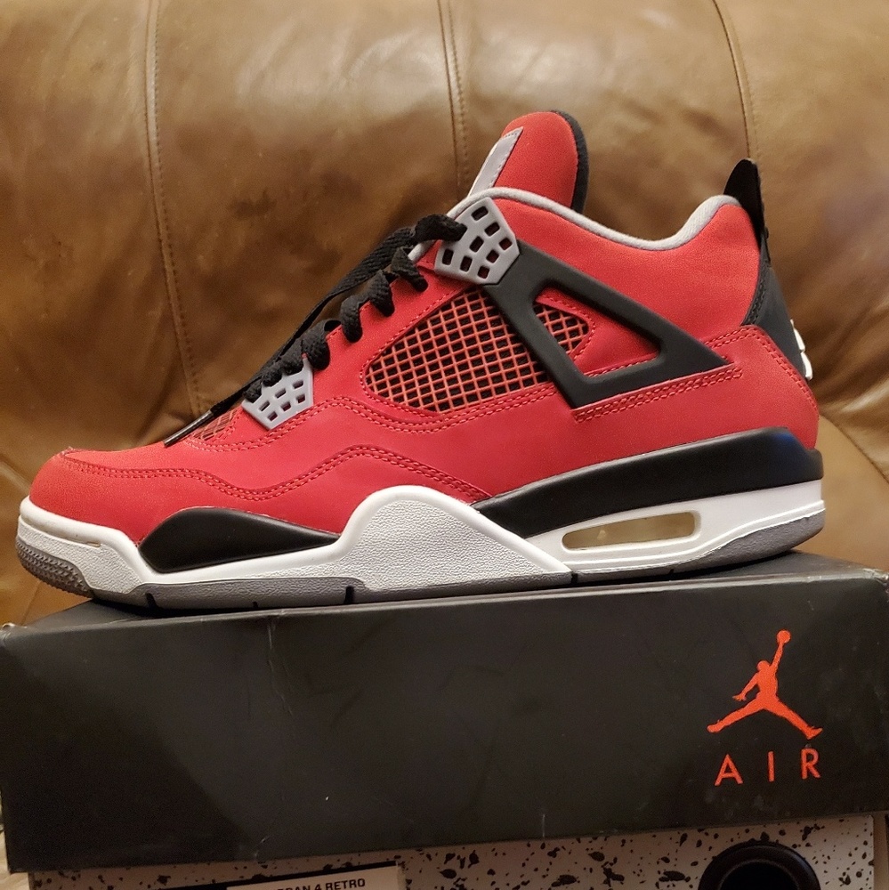 AIR JORDAN 4 RETRO "TORO BRAVO"